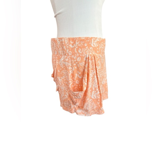 ๐ ๐ NWT FREE PEOPLE Peach Tea Combo Paisley Draped Pocket Shorts | Womenโs Small - Picture 2 of 9